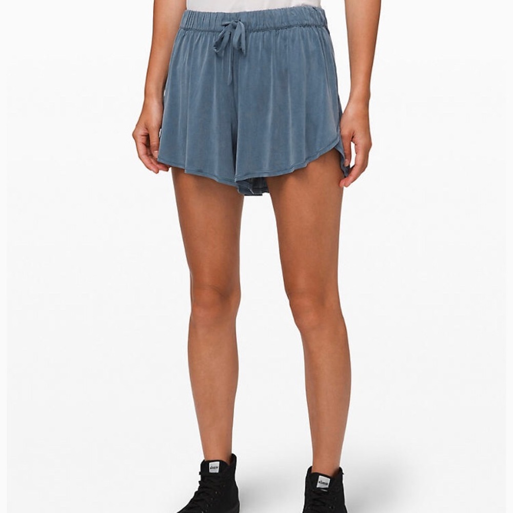 Lululemon Flow In Elegance Short 4.5”